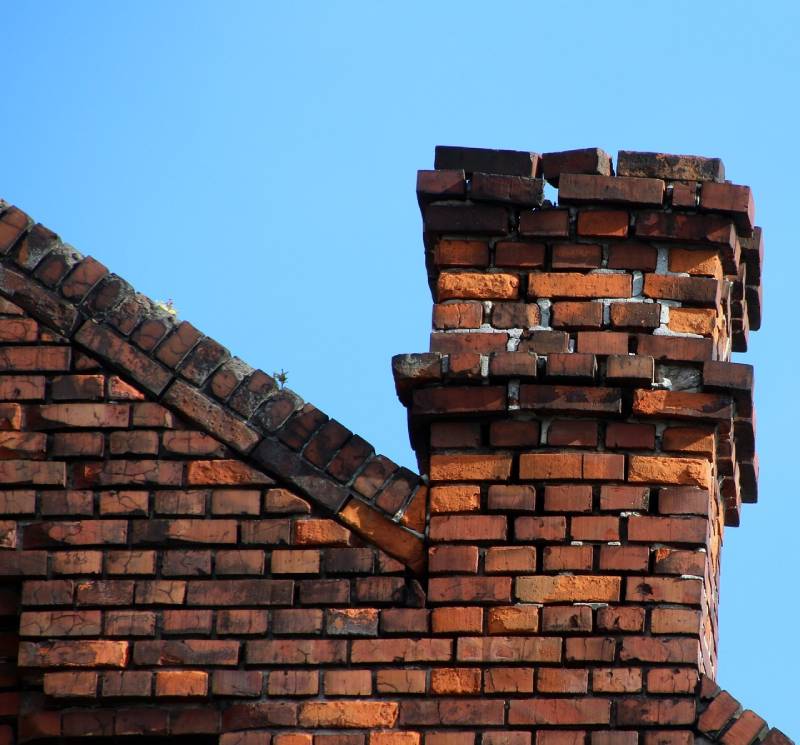 Damaged chimney on an Brighton home showing cracks and missing mortar